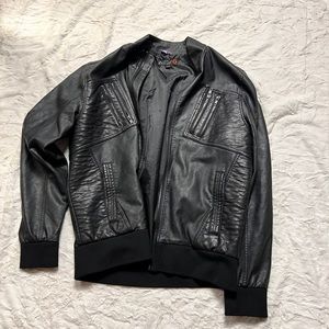 Priced to sell!!! Guess leather style jacket. Size L